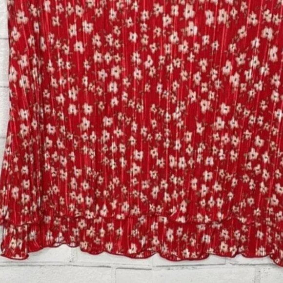 Banana Republic Red Floral Pleated Tank Top - Picture 5 of 11